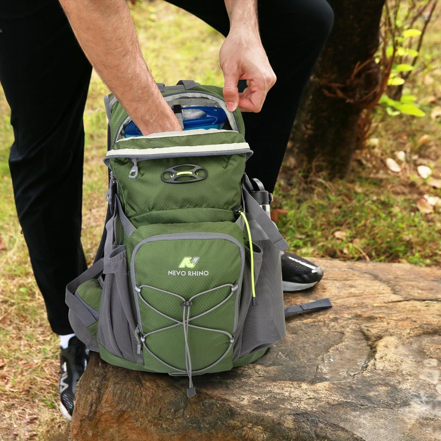 Hydration Backpack, Hydration Pack, Insulated Hiking Backpack with Water Bladder 3L for Hiking Cycling Running Biking Camping