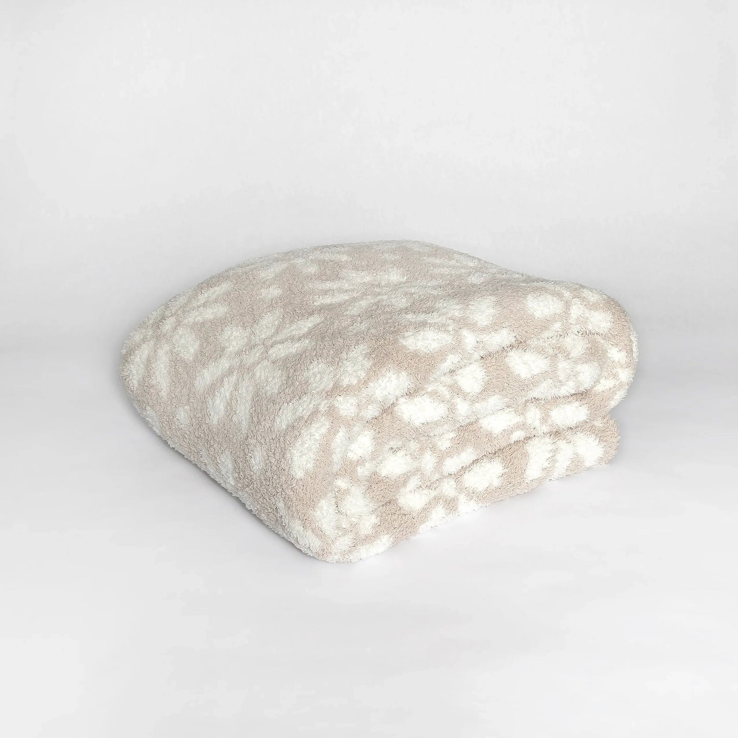 Daisy Print Blushing Beige and White Extended Throw