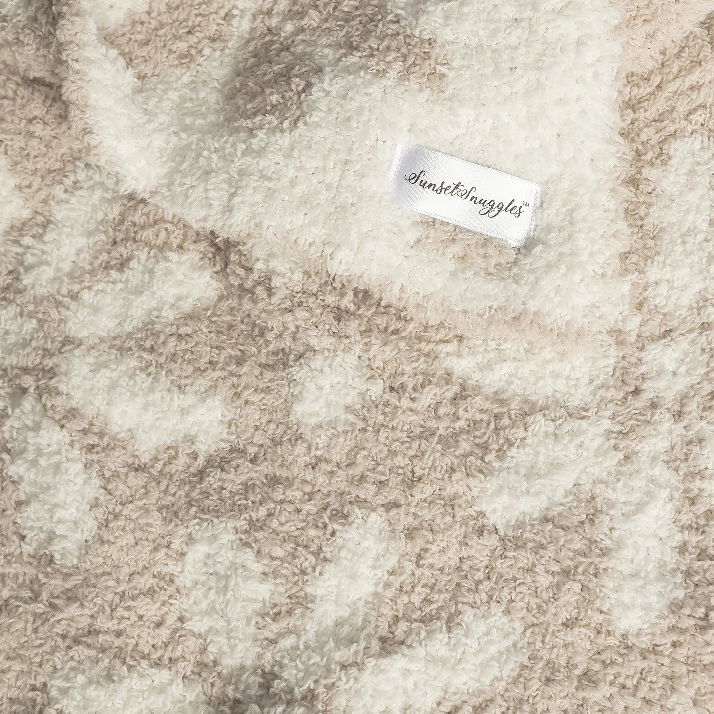 Blushing Beige & White Daisy Print Lovey
